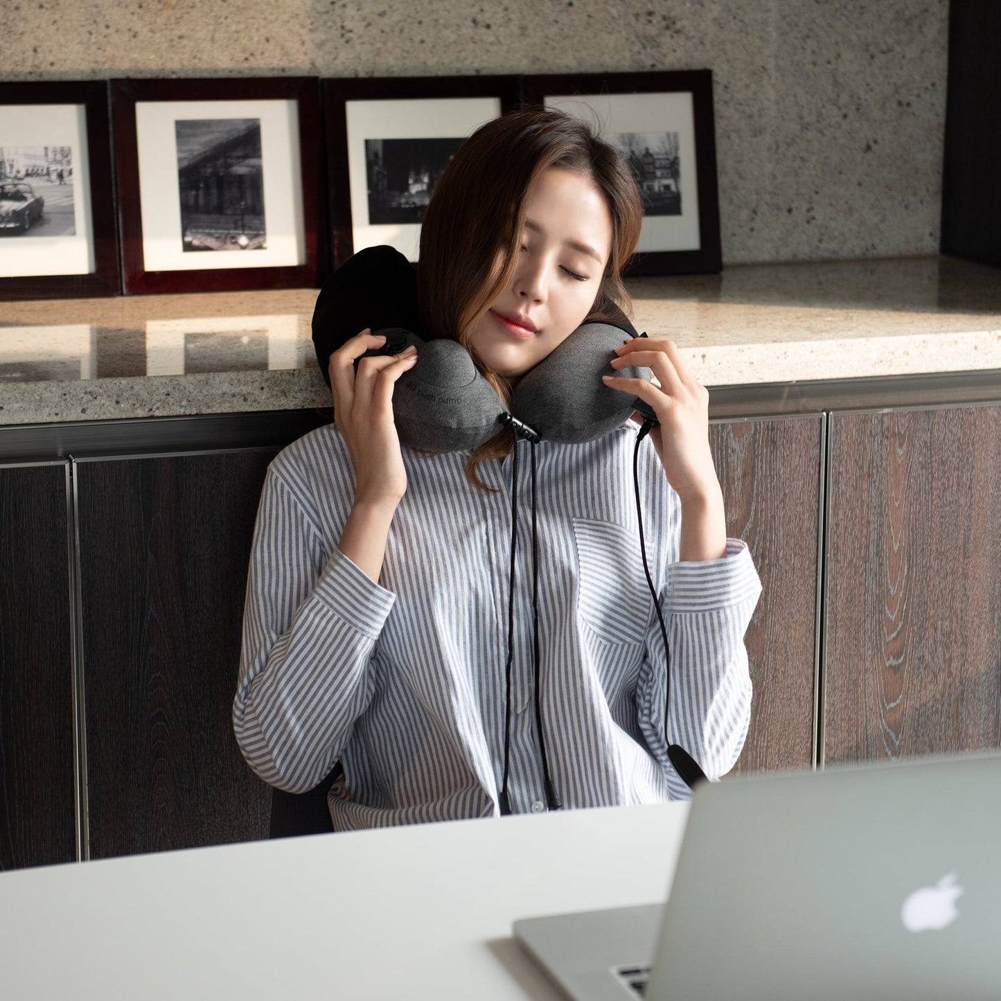3D Inflatable Massage Neck Pillow
